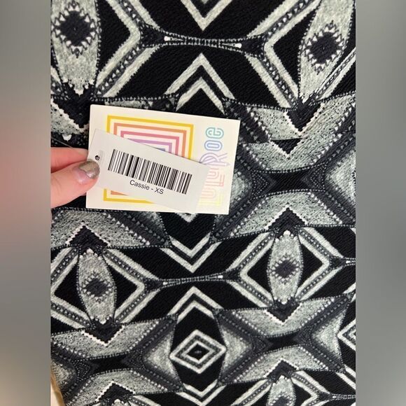 NWT LulaRoe Cassie Skirt - Picture 2 of 4